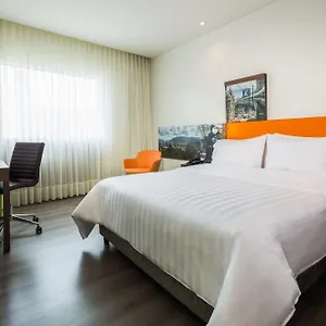 4* Hotel Hampton By Hilton Airport